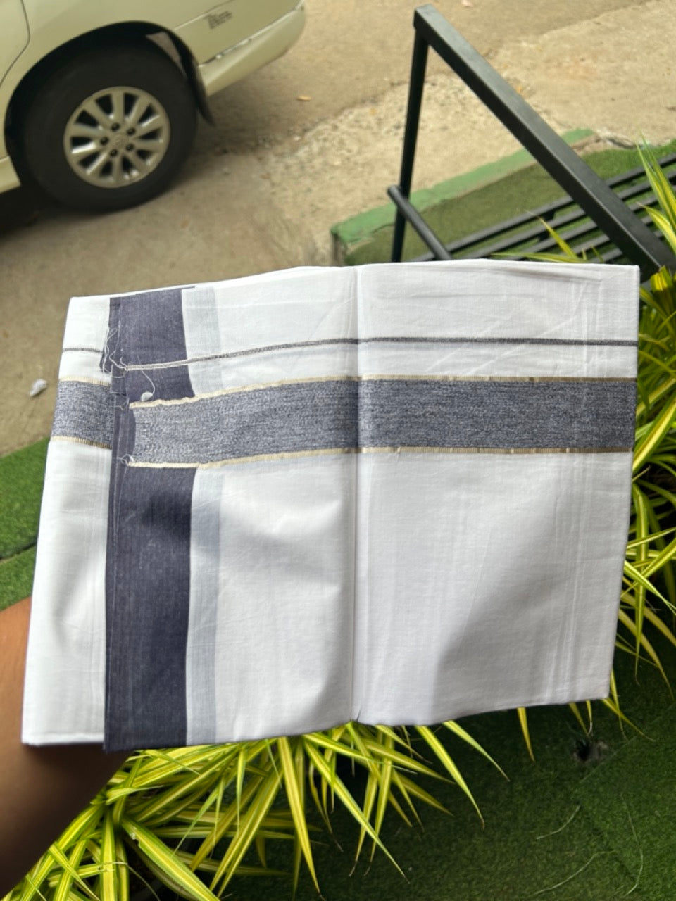 20% Discount !! KaithariKada Balaramapuram Double PURE WHITE Mundu/Dhoti- 100x80 - 1.5 inch Navy Blue Shaded Kara Silver Striped kara - 27KK5143PMC