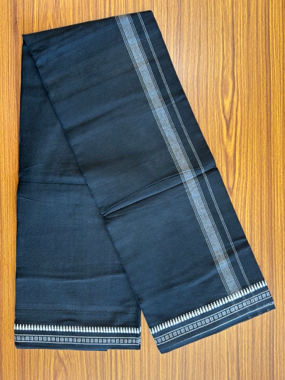 Kaitharikada Pure Cotton - Single Kaily / Lungi - 2 inch White kuppadam kara with Black colour body - 4KK8000AS