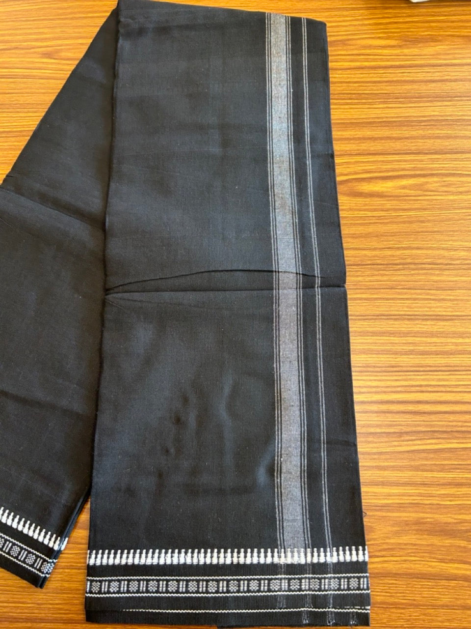 Kaitharikada Pure Cotton - Single Kaily / Lungi - 2 inch White kuppadam kara with Black colour body - 4KK8000AS