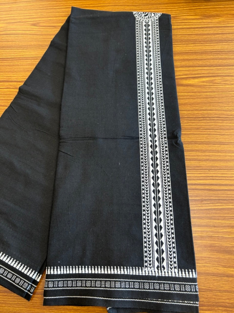 Kaitharikada Pure Cotton - Single Kaily / Lungi - 2 inch White Printed kuppadam kara with Black colour body - 5KK8000AS