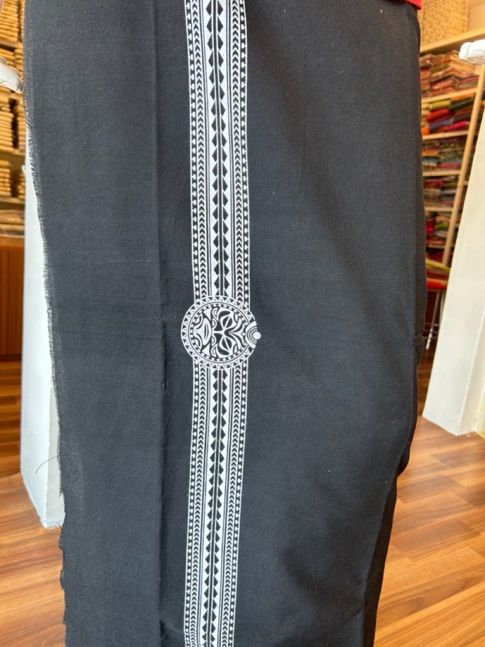 Kaitharikada Pure Cotton - Single Kaily / Lungi - 2 inch White Printed kuppadam kara with Black colour body - 5KK8000AS