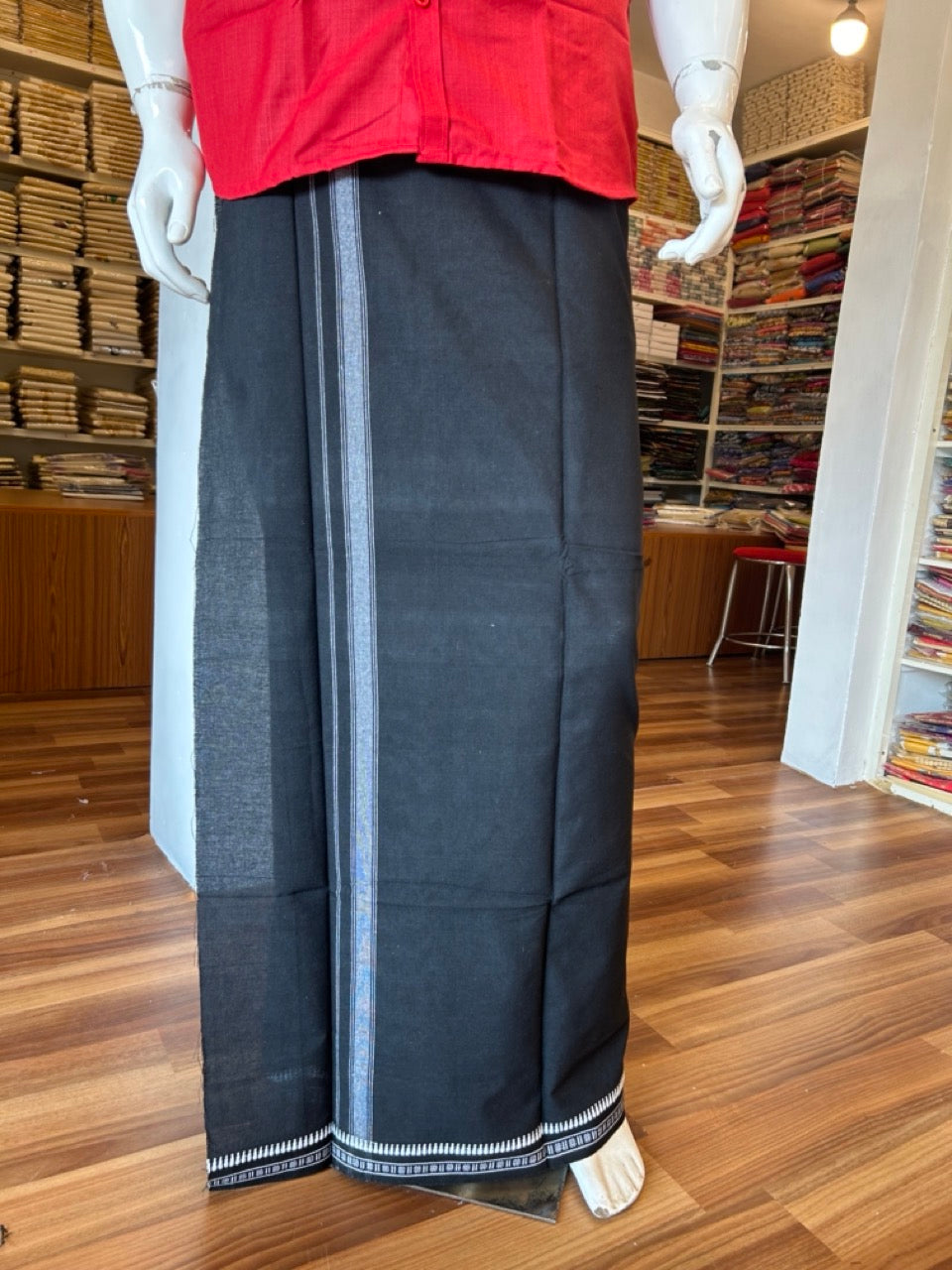 Kaitharikada Pure Cotton - Single Kaily / Lungi - 2 inch White kuppadam kara with Black colour body - 4KK8000AS