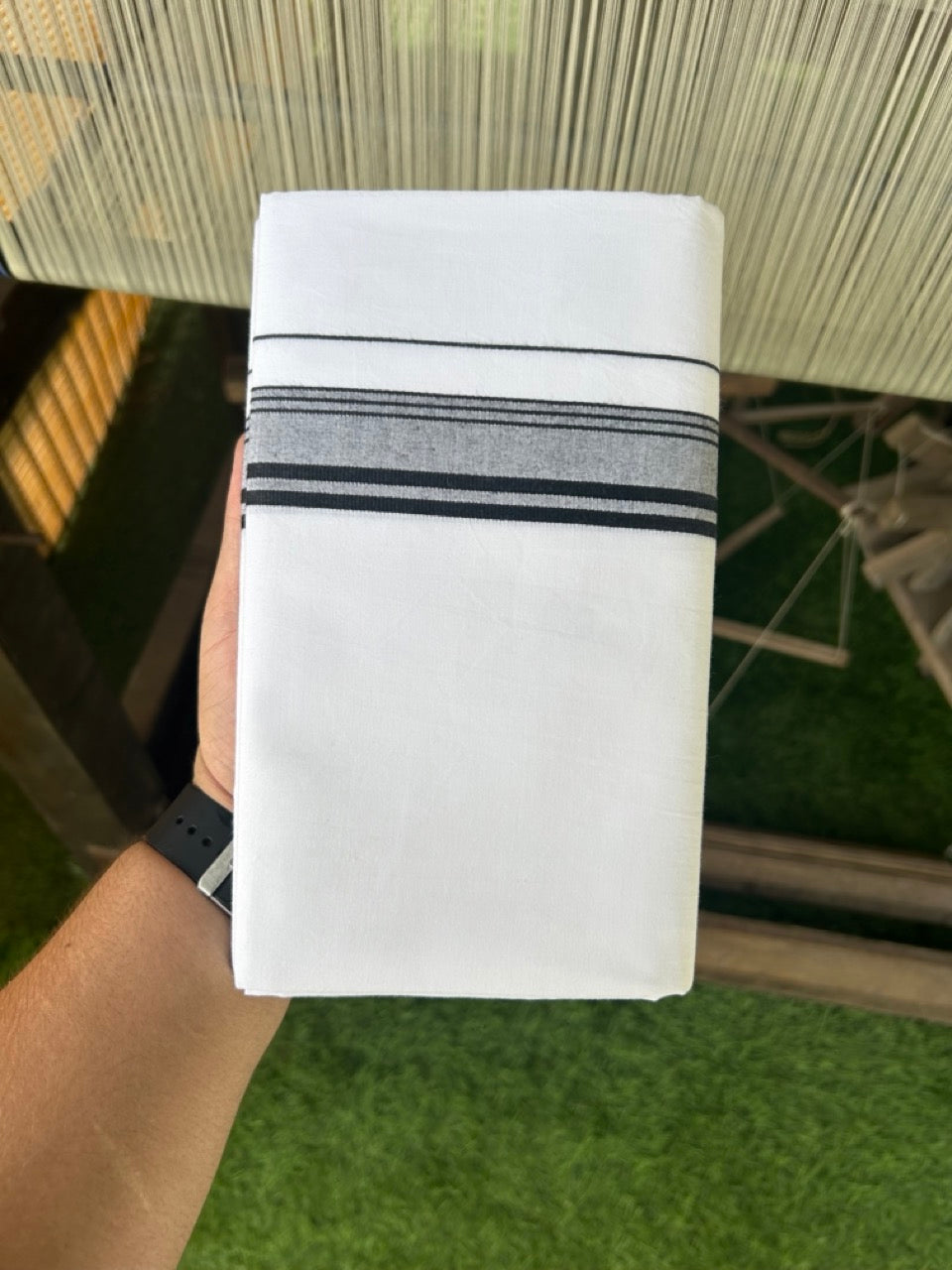 13% DISCOUNT ! KaithariKada Balaramapuram 100% Cotton Pure white Single Mundu/Dhoti - (40S) - 1.25 inch Black Striped  Kara (2 meter / 4 muzham) - 1KK5109THI