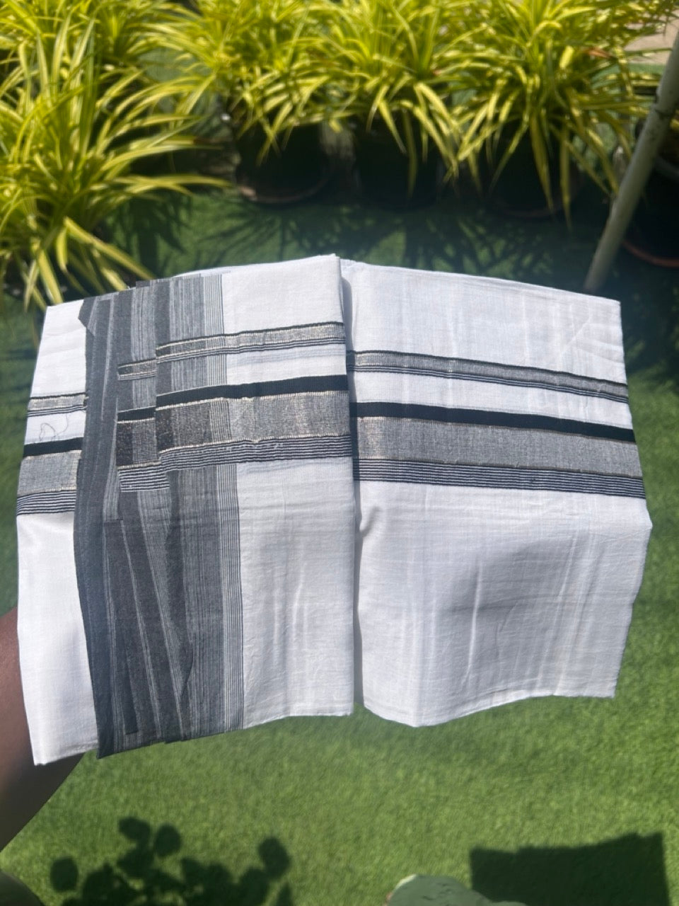 20% Discount !! KaithariKada Balaramapuram Double PURE WHITE Mundu/Dhoti- 100x80 - 2.75 inch Black with Silver Striped kara - 3.90 mtr - 20KK5112PMC