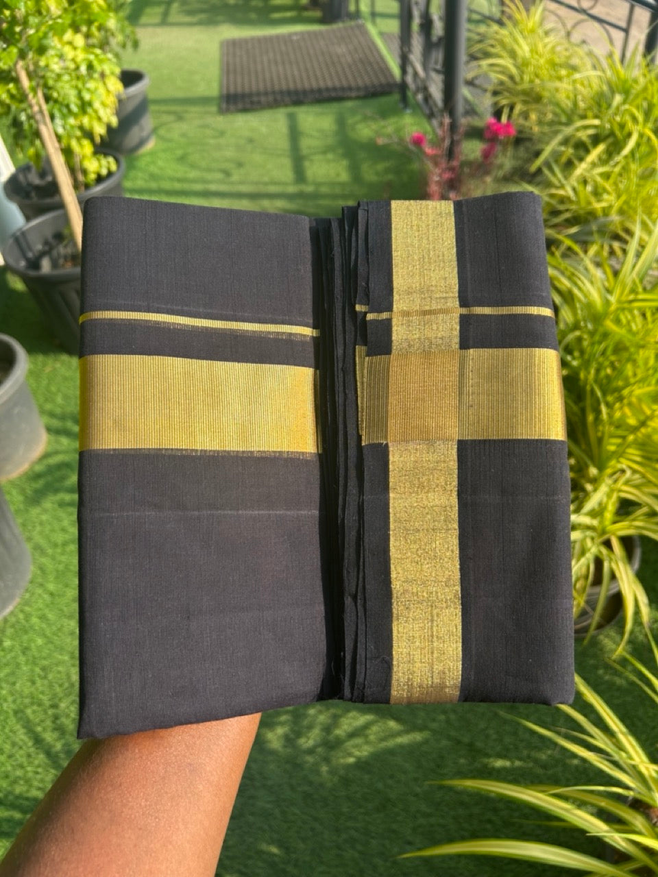 36% Discount! KaithariKada Handloom Unakkupaav Balaramapuram - 100% Cotton Double Mundu/Dhoti - Black colour Body & 1.75 Inch kasavu kara - 1KK5121ABH