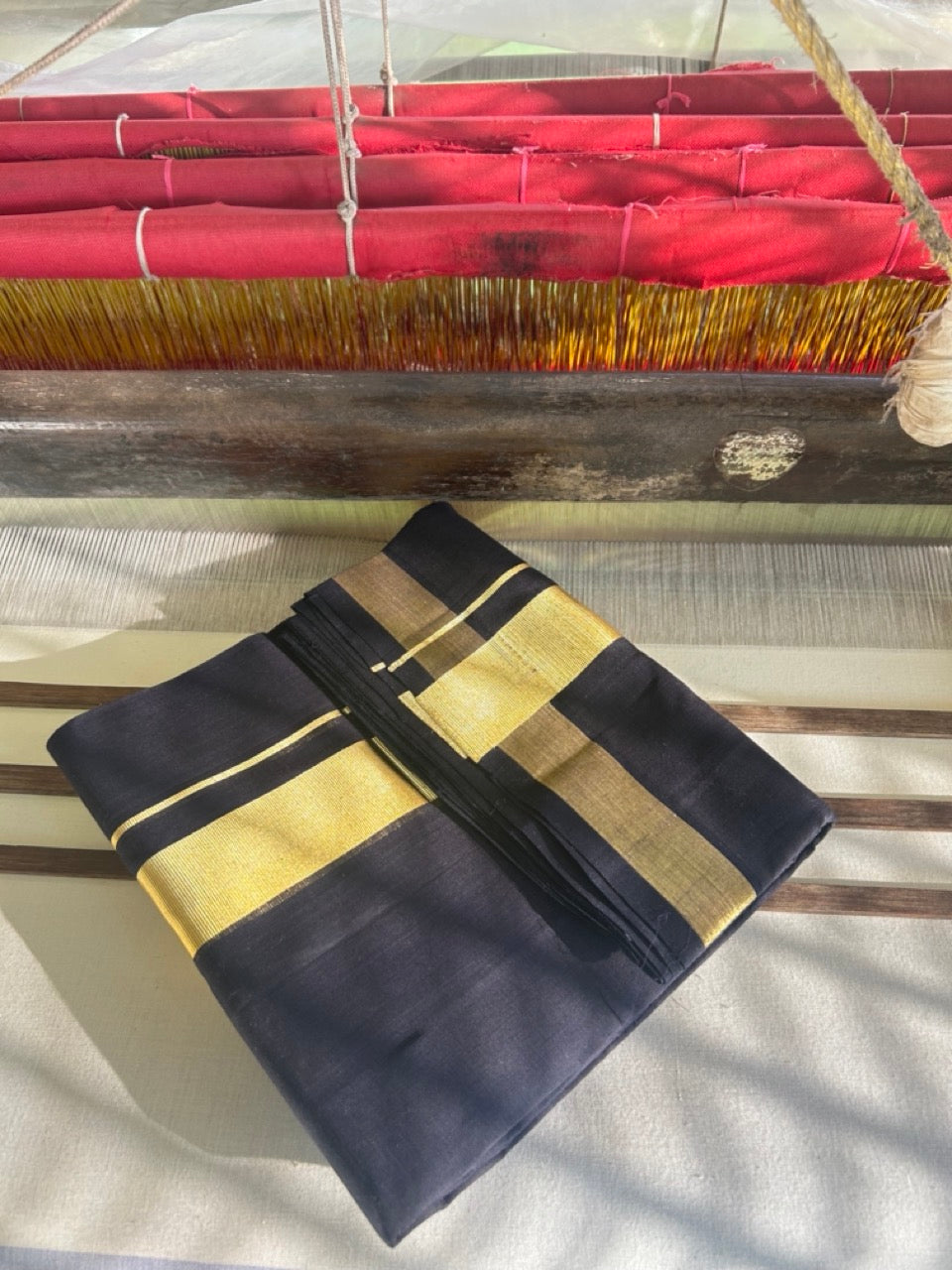 36% Discount! KaithariKada Handloom Unakkupaav Balaramapuram - 100% Cotton Double Mundu/Dhoti - Black colour Body & 1.75 Inch kasavu kara - 1KK5121ABH