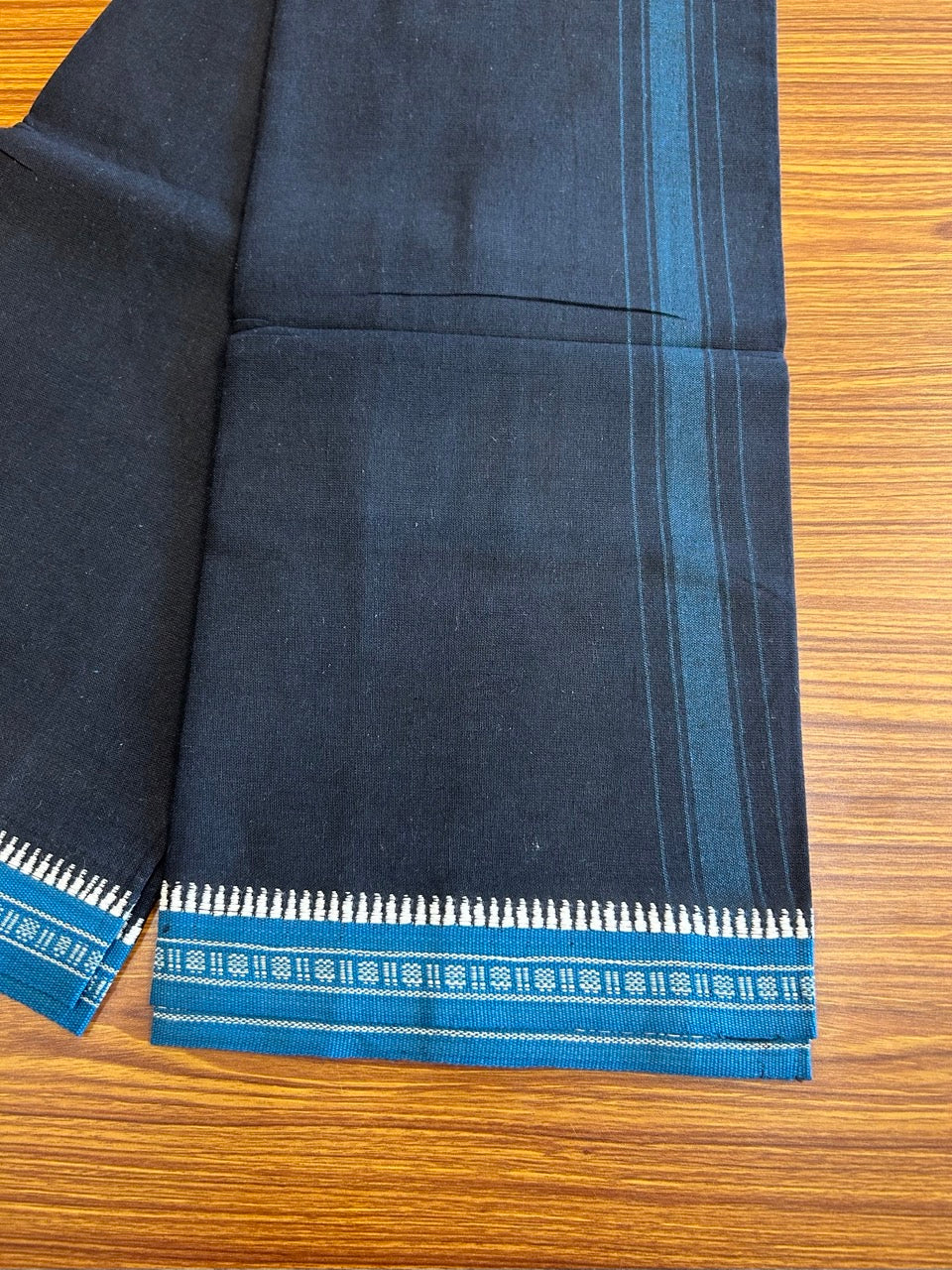 27% Discount!!! Kaitharikada Pure Cotton - Single Kaily / Lungi - 1.75 inch Blue Striped kara with Black colour body Kuppadam Border - 2KK8002AST