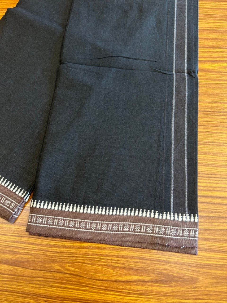 27% Discount!!! Kaitharikada Pure Cotton - Single Kaily / Lungi - 1.5 inch Purple Brown Striped kara with Black colour body Kuppadam Border - 3KK8002AST