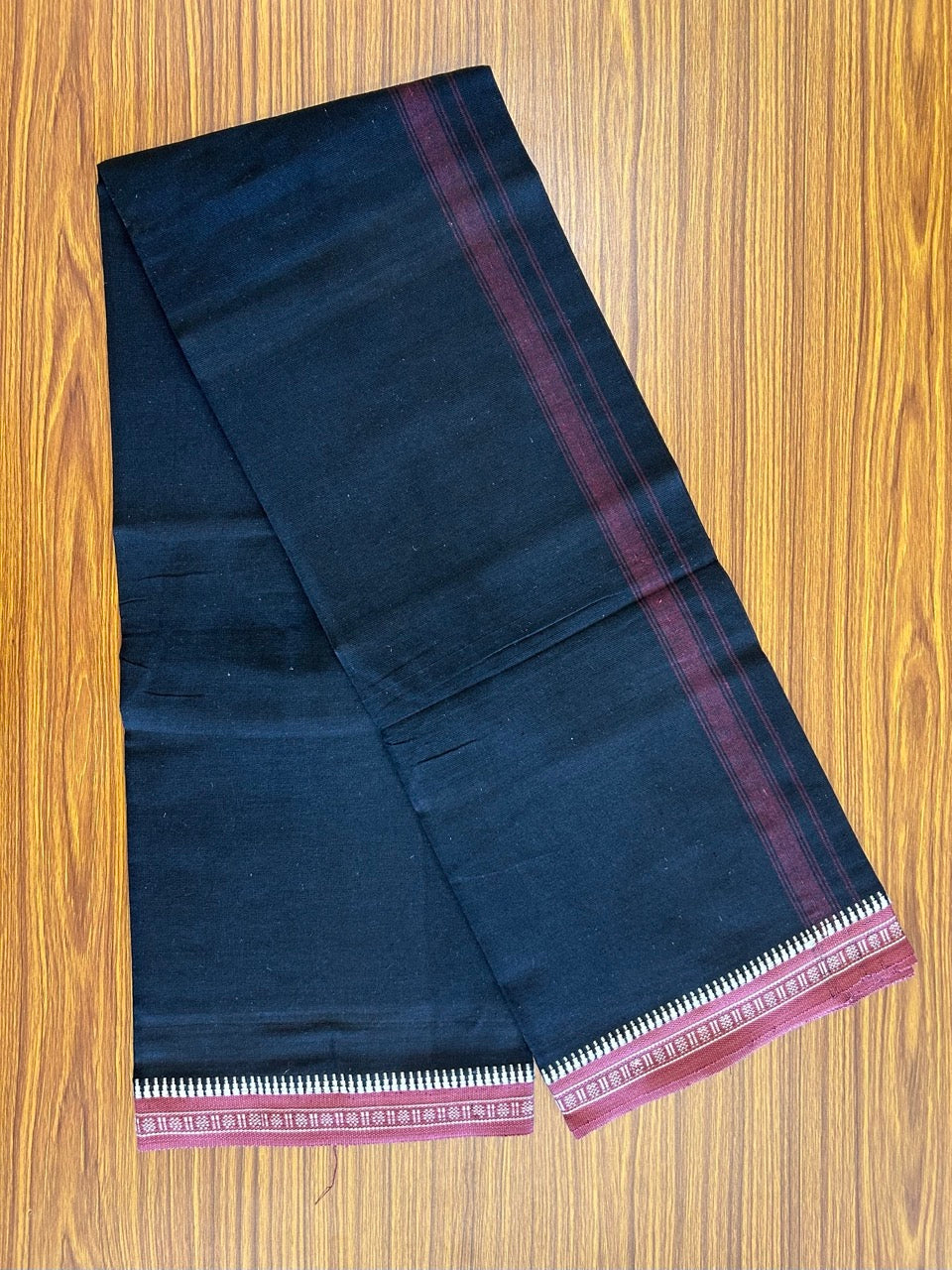 27% Discount!!! Kaitharikada Pure Cotton - Single Kaily / Lungi - 1.5 inch Dark Pink Striped kara with Black colour body Kuppadam Border - 4KK8002AST