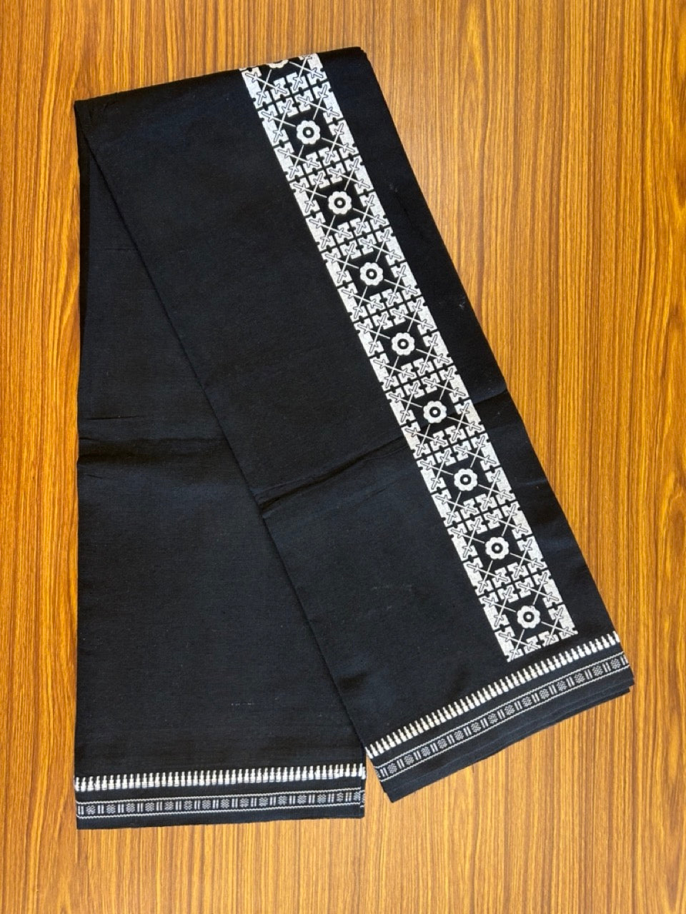 19% Discount!! Kaitharikada Pure Cotton - Single Kaily / Lungi - 2.5 inch White printed kuppadam kara with Black colour body - 5KK8002AST