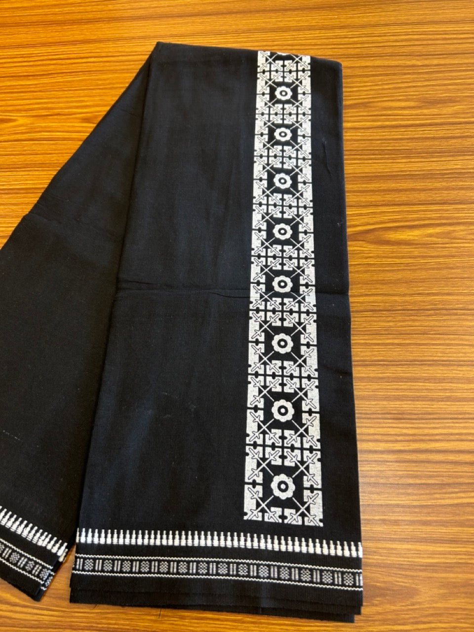 19% Discount!! Kaitharikada Pure Cotton - Single Kaily / Lungi - 2.5 inch White printed kuppadam kara with Black colour body - 5KK8002AST