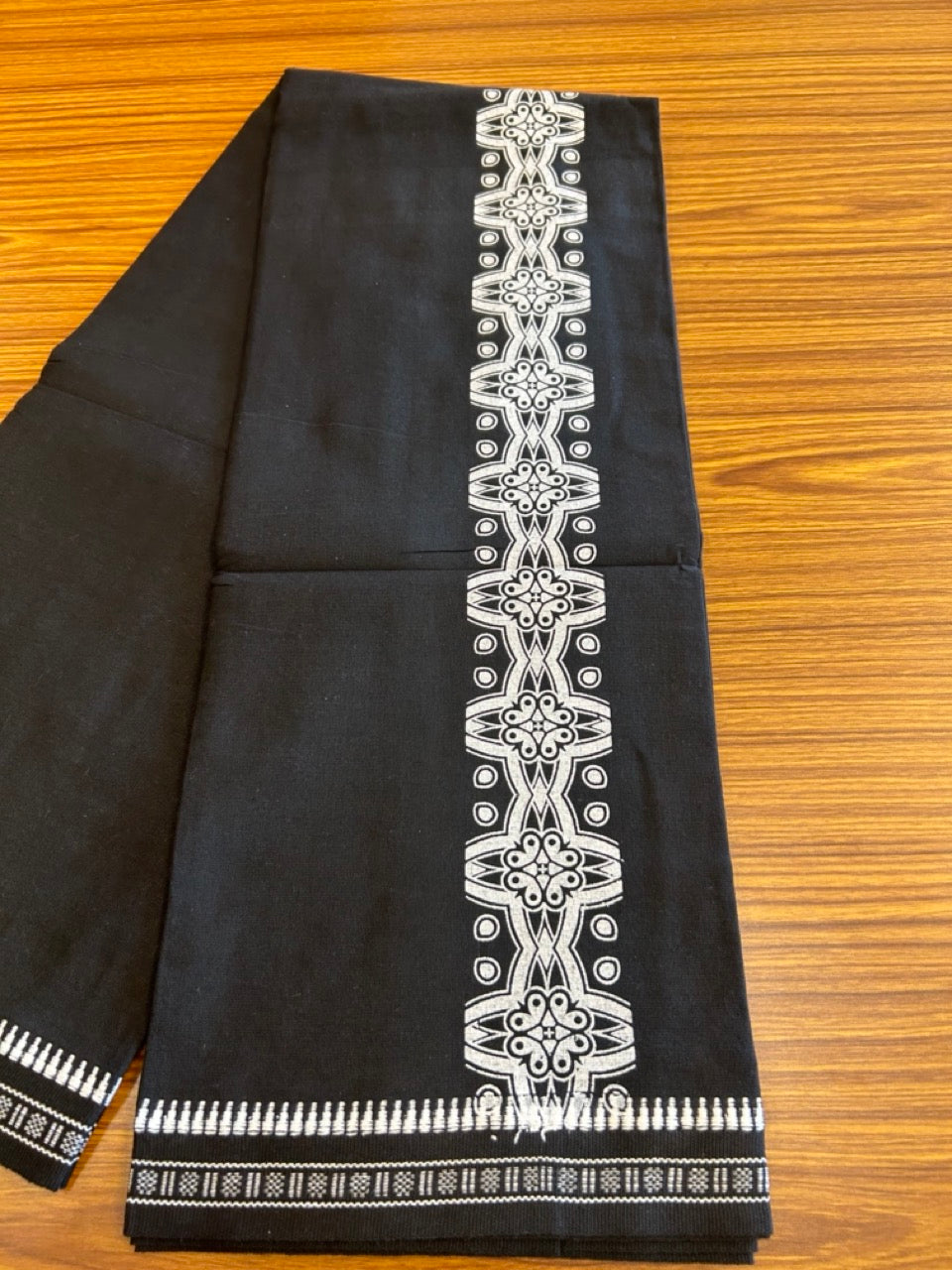 19% Discount!! Kaitharikada Pure Cotton - Single Kaily / Lungi - 2.5 inch White printed kuppadam kara with Black colour body - 7KK8002AST