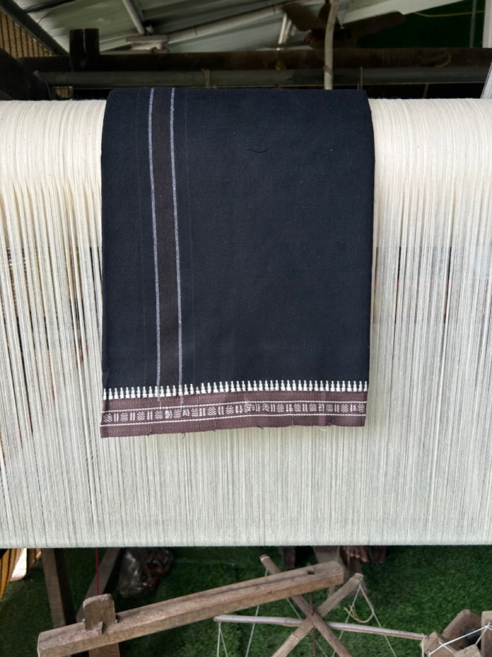 27% Discount!!! Kaitharikada Pure Cotton - Single Kaily / Lungi - 1.5 inch Purple Brown Striped kara with Black colour body Kuppadam Border - 3KK8002AST