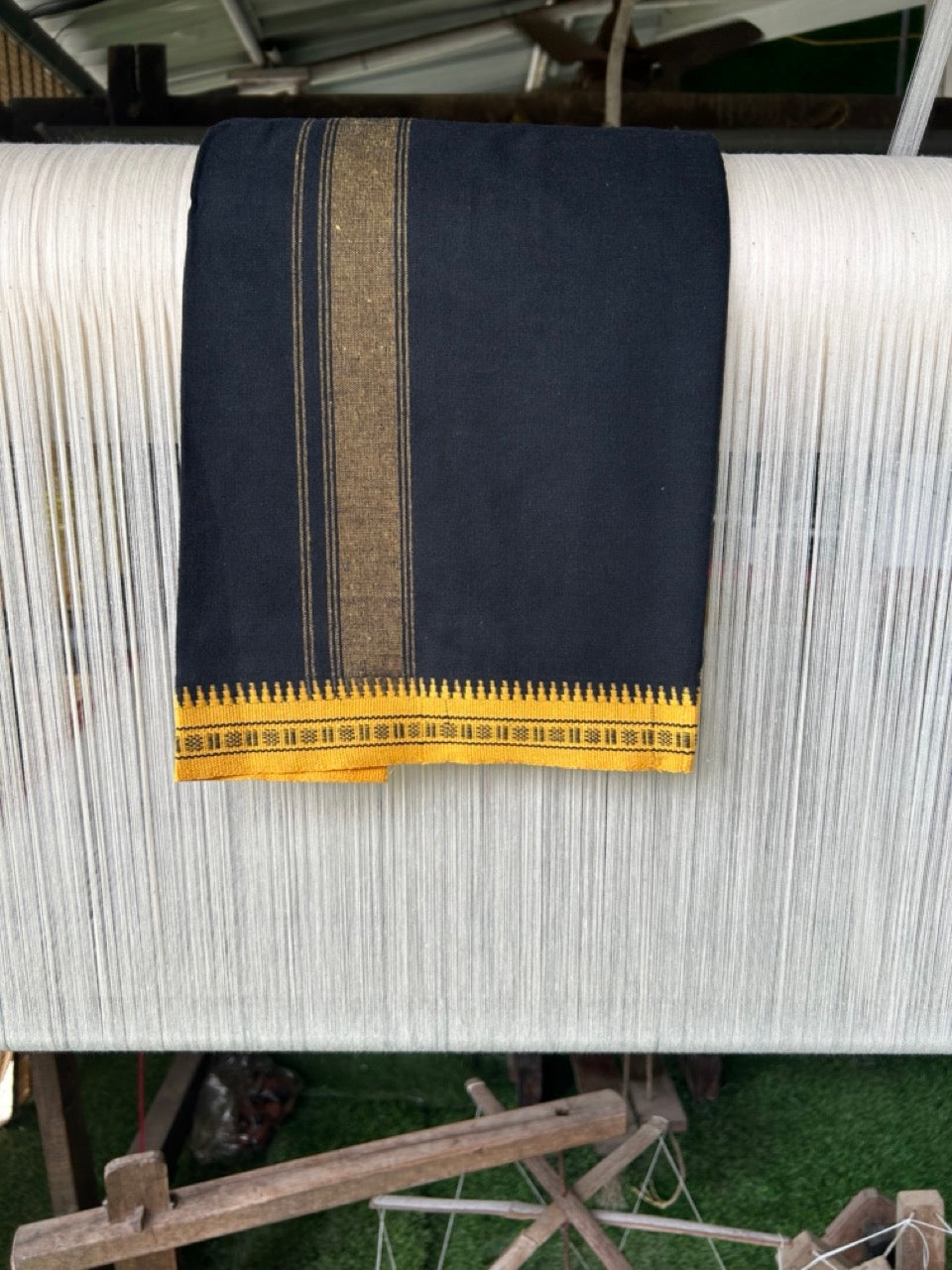 27% Discount!!! Kaitharikada Pure Cotton - Single Kaily / Lungi - 2 inch Yellow Striped kara with Black colour body Kuppadam Border - 1KK8002AST