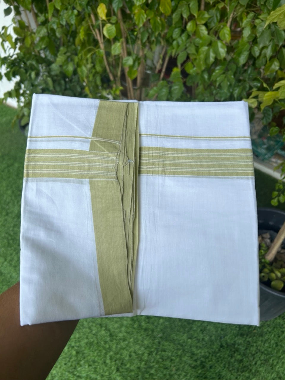 20% DISCOUNT! KaithariKada Balaramapuram 100% Cotton Double PURE white Mundu/Dhoti - 100x80 - 1.25 Inch Light Green Center Striped Kara - 14KK5135GAN