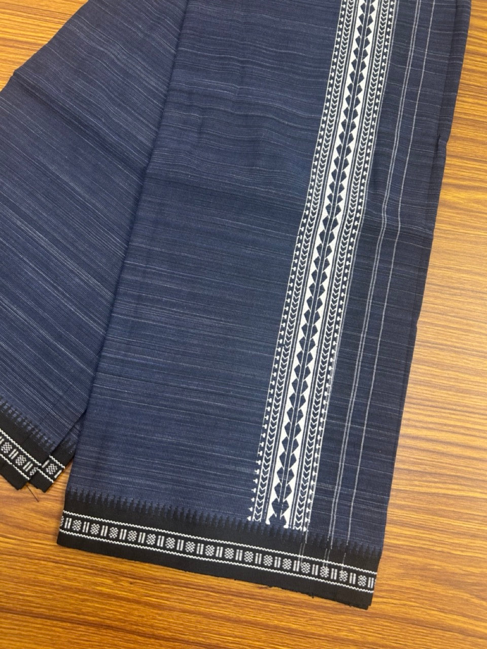 18% Discount!!! Kaitharikada Pure Cotton - Single Kaily / Lungi -  3.25 inch Printed kara with White & Navy Blue colour body Kuppadam Border (2 meter / 4 muzham) - 3KK8016AS