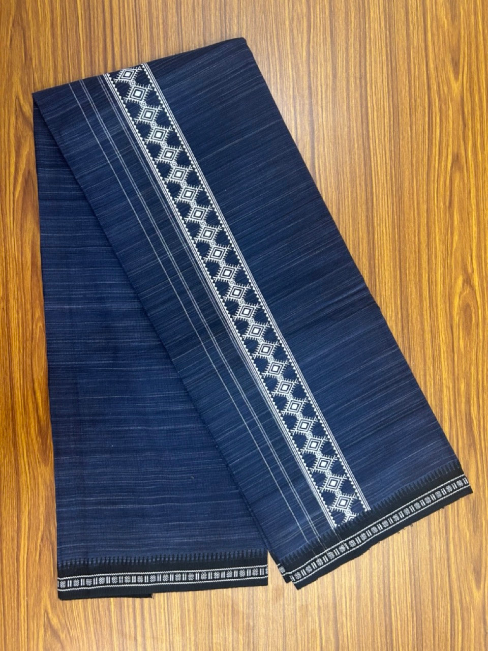 18% Discount!!! Kaitharikada Pure Cotton - Single Kaily / Lungi -  3.5 inch Printed kara with White & Navy Blue colour body Kuppadam Border (2 meter / 4 muzham) - 4KK8016AS