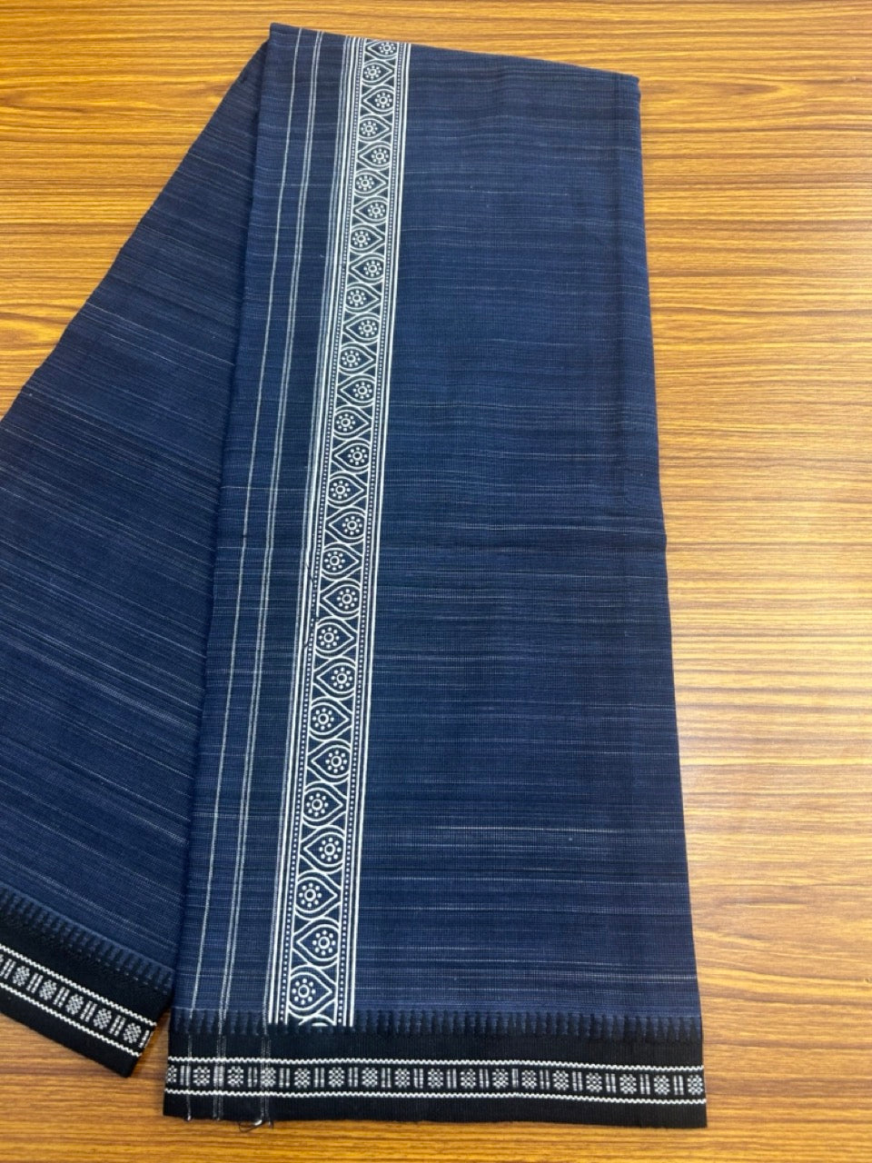 18% Discount!!! Kaitharikada Pure Cotton - Single Kaily / Lungi -  3.25 inch Printed kara with White & Navy Blue colour body Kuppadam Border (2 meter / 4 muzham) - 5KK8016AS