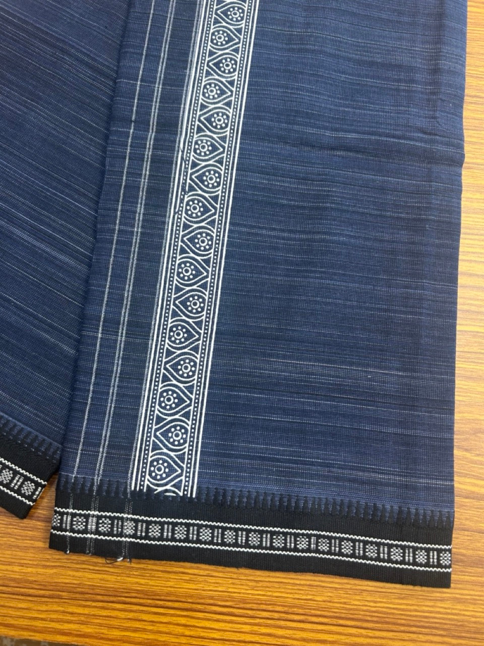 18% Discount!!! Kaitharikada Pure Cotton - Single Kaily / Lungi -  3.25 inch Printed kara with White & Navy Blue colour body Kuppadam Border (2 meter / 4 muzham) - 5KK8016AS