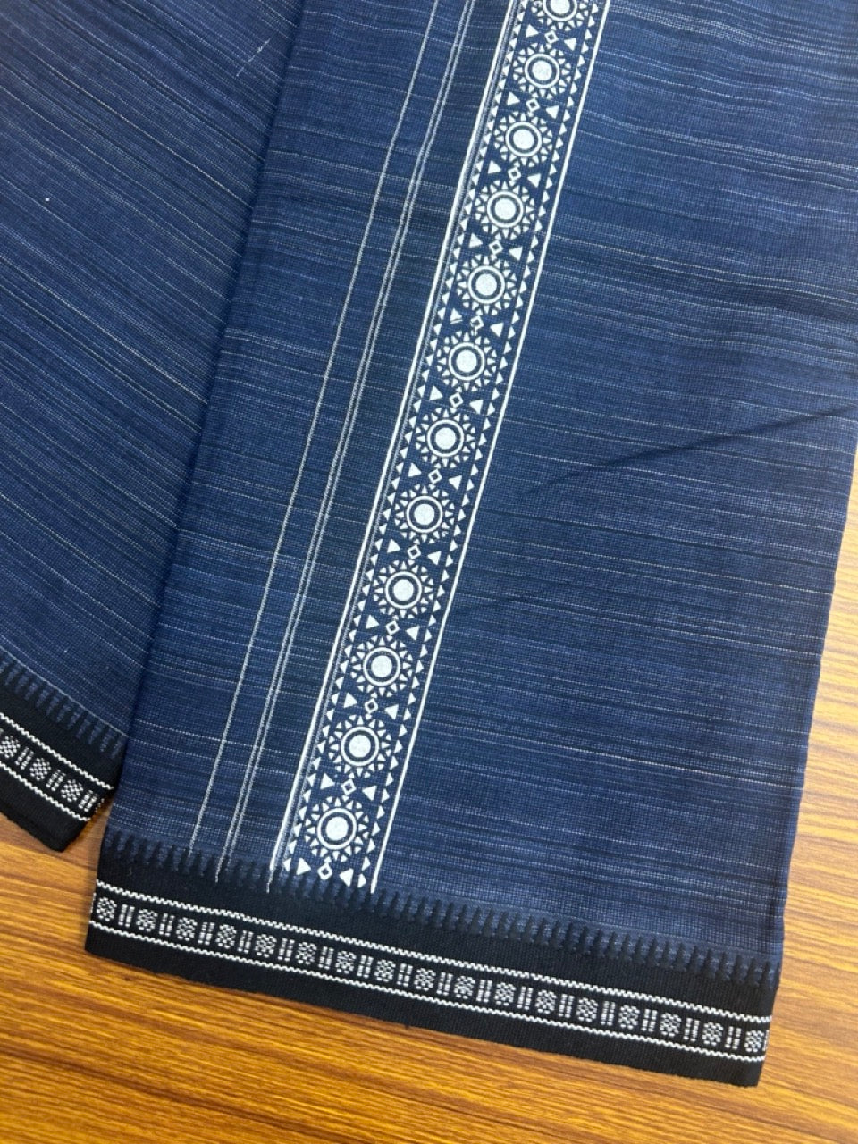 18% Discount!!! Kaitharikada Pure Cotton - Single Kaily / Lungi -  3 inch Printed kara with White & Navy Blue colour body Kuppadam Border (2 meter / 4 muzham) - 6KK8016AS