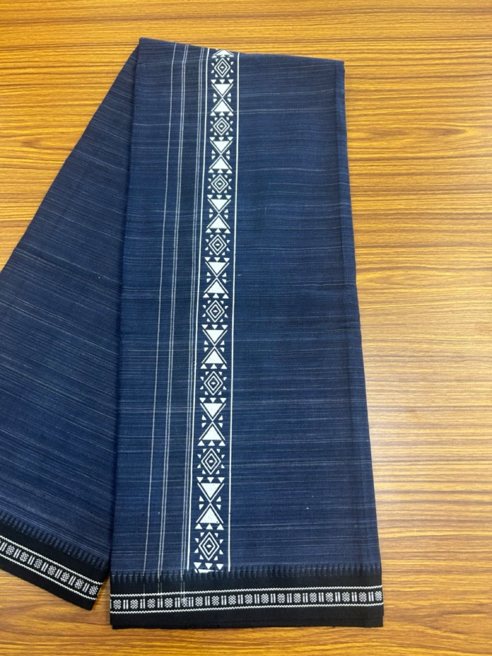 18% Discount!!! Kaitharikada Pure Cotton - Single Kaily / Lungi -  3 inch Printed kara with White & Navy Blue colour body Kuppadam Border (2 meter / 4 muzham) - 7KK8016AS