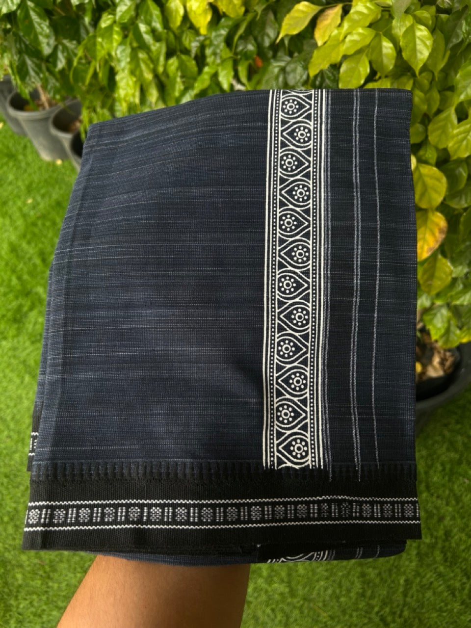 18% Discount!!! Kaitharikada Pure Cotton - Single Kaily / Lungi -  3.25 inch Printed kara with White & Navy Blue colour body Kuppadam Border (2 meter / 4 muzham) - 5KK8016AS