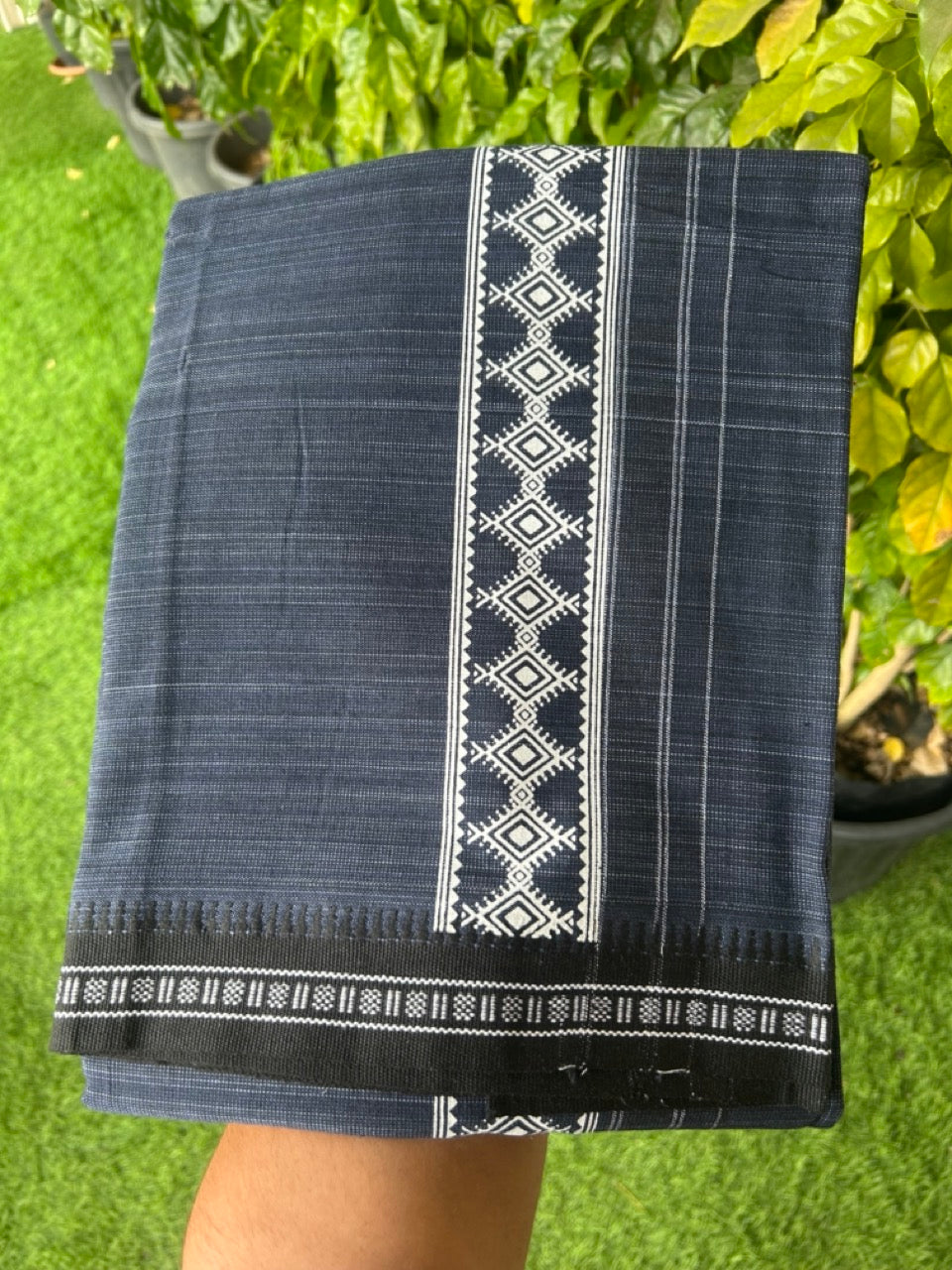 18% Discount!!! Kaitharikada Pure Cotton - Single Kaily / Lungi -  3.5 inch Printed kara with White & Navy Blue colour body Kuppadam Border (2 meter / 4 muzham) - 4KK8016AS