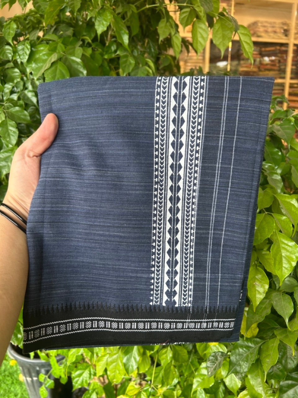 18% Discount!!! Kaitharikada Pure Cotton - Single Kaily / Lungi -  3.25 inch Printed kara with White & Navy Blue colour body Kuppadam Border (2 meter / 4 muzham) - 3KK8016AS