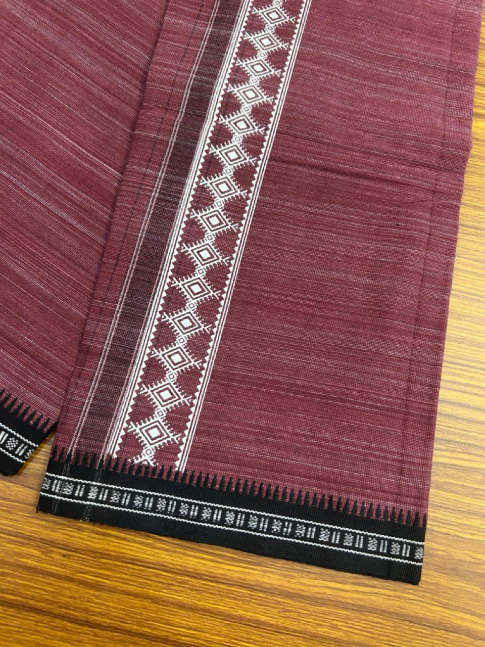 18% Discount!!! Kaitharikada Pure Cotton - Single Kaily / Lungi -  3 inch Printed kara with White & Maroon colour body Kuppadam Border (2 meter / 4 muzham) - 9KK8016AS