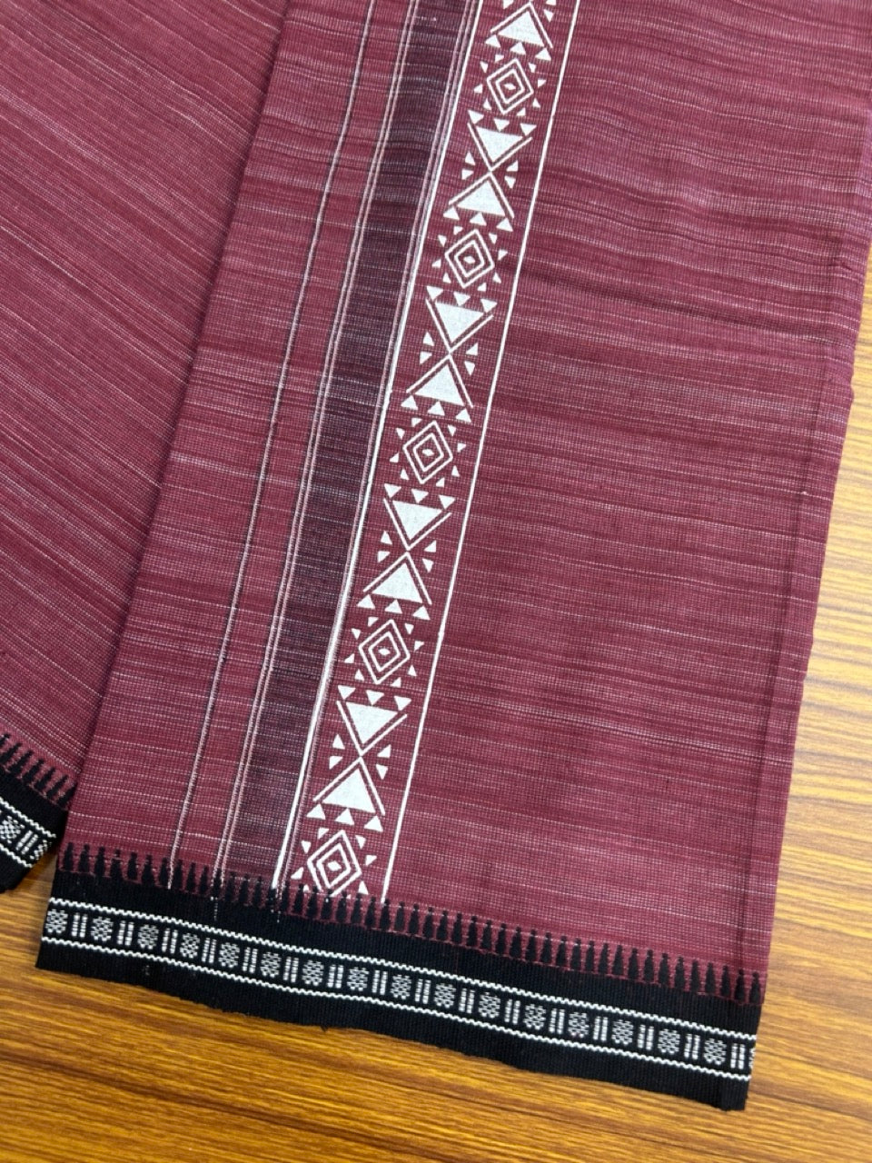 18% Discount!!! Kaitharikada Pure Cotton - Single Kaily / Lungi -  2.75 inch Printed kara with White & Maroon colour body Kuppadam Border (2 meter / 4 muzham) - 11KK8016AS