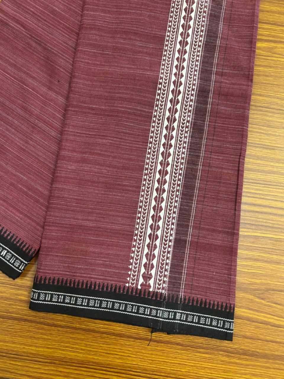 18% Discount!!! Kaitharikada Pure Cotton - Single Kaily / Lungi -  2.75 inch Printed kara with White & Maroon colour body Kuppadam Border (2 meter / 4 muzham) - 12KK8016AS