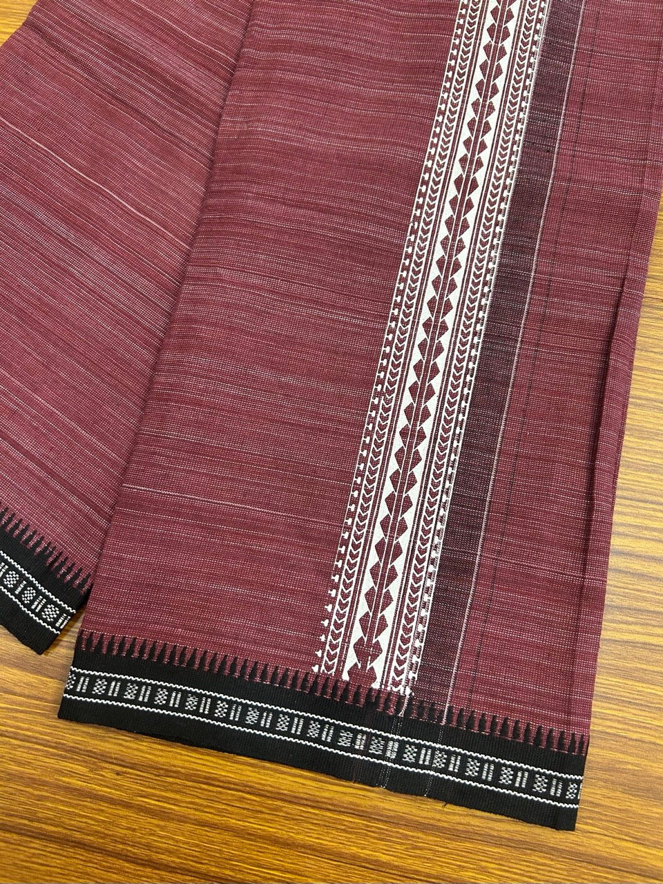 18% Discount!!! Kaitharikada Pure Cotton - Single Kaily / Lungi -  2.75 inch Printed kara with White & Maroon colour body Kuppadam Border (2 meter / 4 muzham) - 13KK8016AS