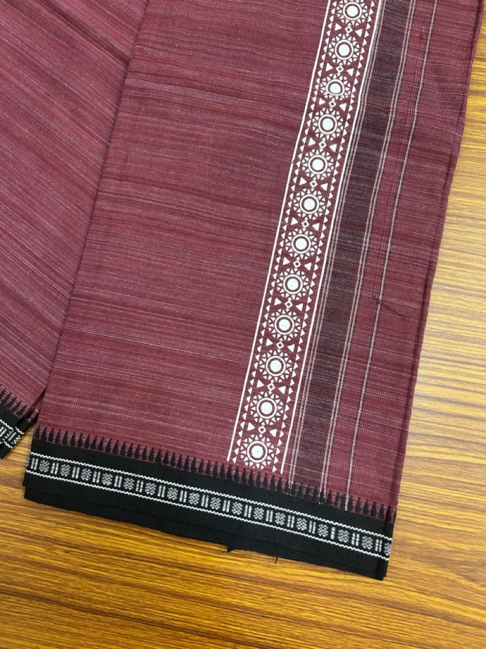 18% Discount!!! Kaitharikada Pure Cotton - Single Kaily / Lungi -  2.5 inch Printed kara with White & Maroon colour body Kuppadam Border (2 meter / 4 muzham) - 14KK8016AS