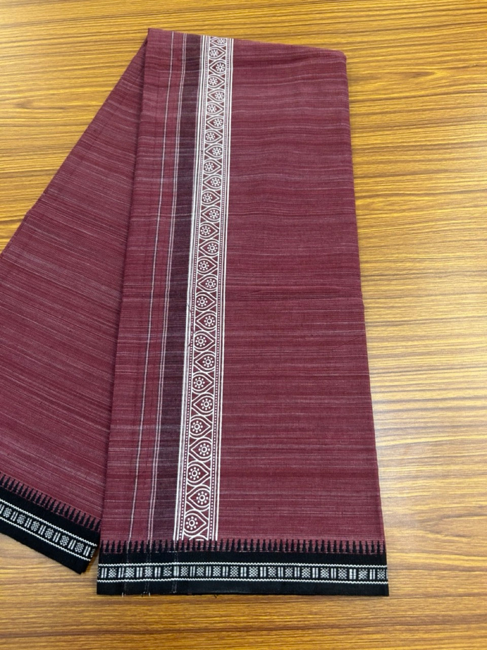 18% Discount!!! Kaitharikada Pure Cotton - Single Kaily / Lungi -  2.5 inch Printed kara with White & Maroon colour body Kuppadam Border (2 meter / 4 muzham) - 15KK8016AS