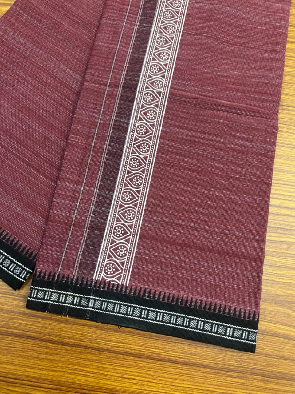 18% Discount!!! Kaitharikada Pure Cotton - Single Kaily / Lungi -  2.5 inch Printed kara with White & Maroon colour body Kuppadam Border (2 meter / 4 muzham) - 15KK8016AS