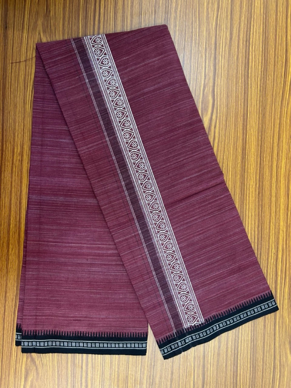 18% Discount!!! Kaitharikada Pure Cotton - Single Kaily / Lungi -  2.5 inch Printed kara with White & Maroon colour body Kuppadam Border (2 meter / 4 muzham) - 17KK8016AS