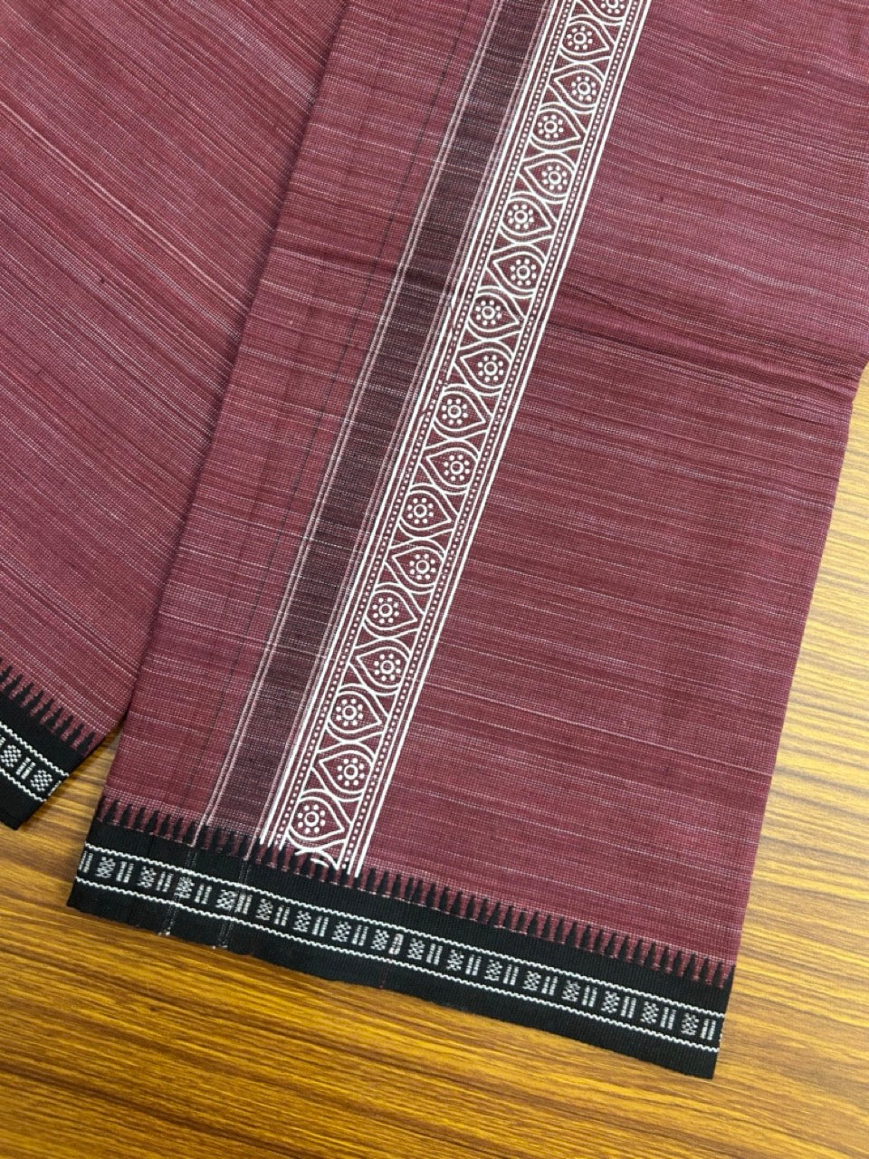 18% Discount!!! Kaitharikada Pure Cotton - Single Kaily / Lungi -  2.5 inch Printed kara with White & Maroon colour body Kuppadam Border (2 meter / 4 muzham) - 17KK8016AS