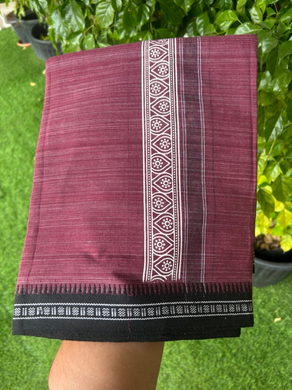 18% Discount!!! Kaitharikada Pure Cotton - Single Kaily / Lungi -  2.5 inch Printed kara with White & Maroon colour body Kuppadam Border (2 meter / 4 muzham) - 17KK8016AS