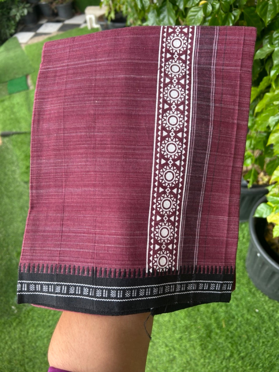 18% Discount!!! Kaitharikada Pure Cotton - Single Kaily / Lungi -  2.5 inch Printed kara with White & Maroon colour body Kuppadam Border (2 meter / 4 muzham) - 16KK8016AS