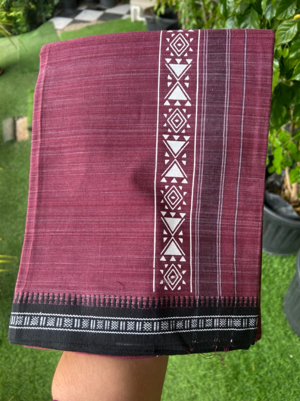 18% Discount!!! Kaitharikada Pure Cotton - Single Kaily / Lungi -  2.75 inch Printed kara with White & Maroon colour body Kuppadam Border (2 meter / 4 muzham) - 11KK8016AS