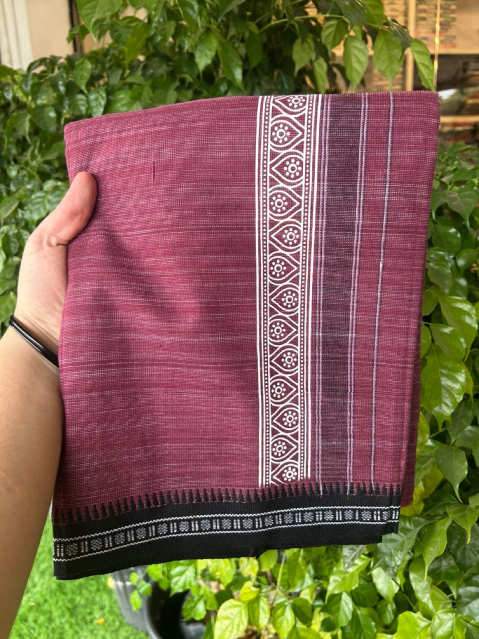 18% Discount!!! Kaitharikada Pure Cotton - Single Kaily / Lungi -  2.5 inch Printed kara with White & Maroon colour body Kuppadam Border (2 meter / 4 muzham) - 15KK8016AS