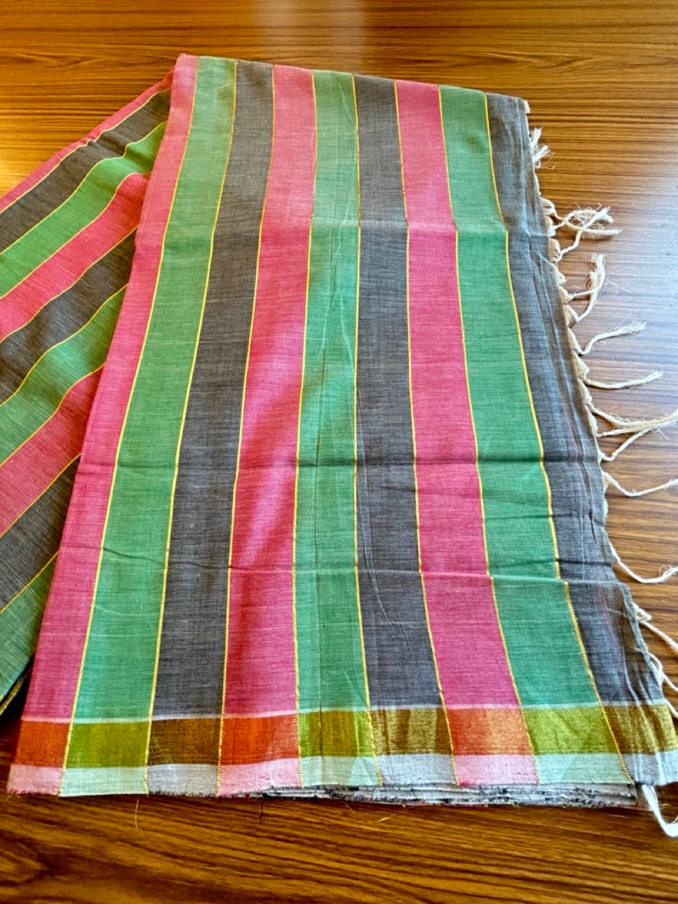 KaithariKada- HANDLOOM UNAKKUPAAV Balaramapuram  Saree - 100% PURE Cotton -Dark Pink, Navy Blue and Green Striped Design - 1KK1001UDA