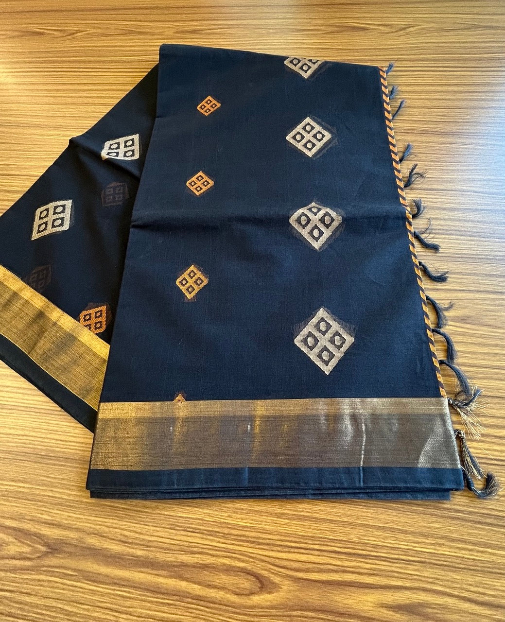 KaithariKada- Balaramapuram  Saree - 100% PURE Cotton - Black & Gold  Design - 10KK1002KHA