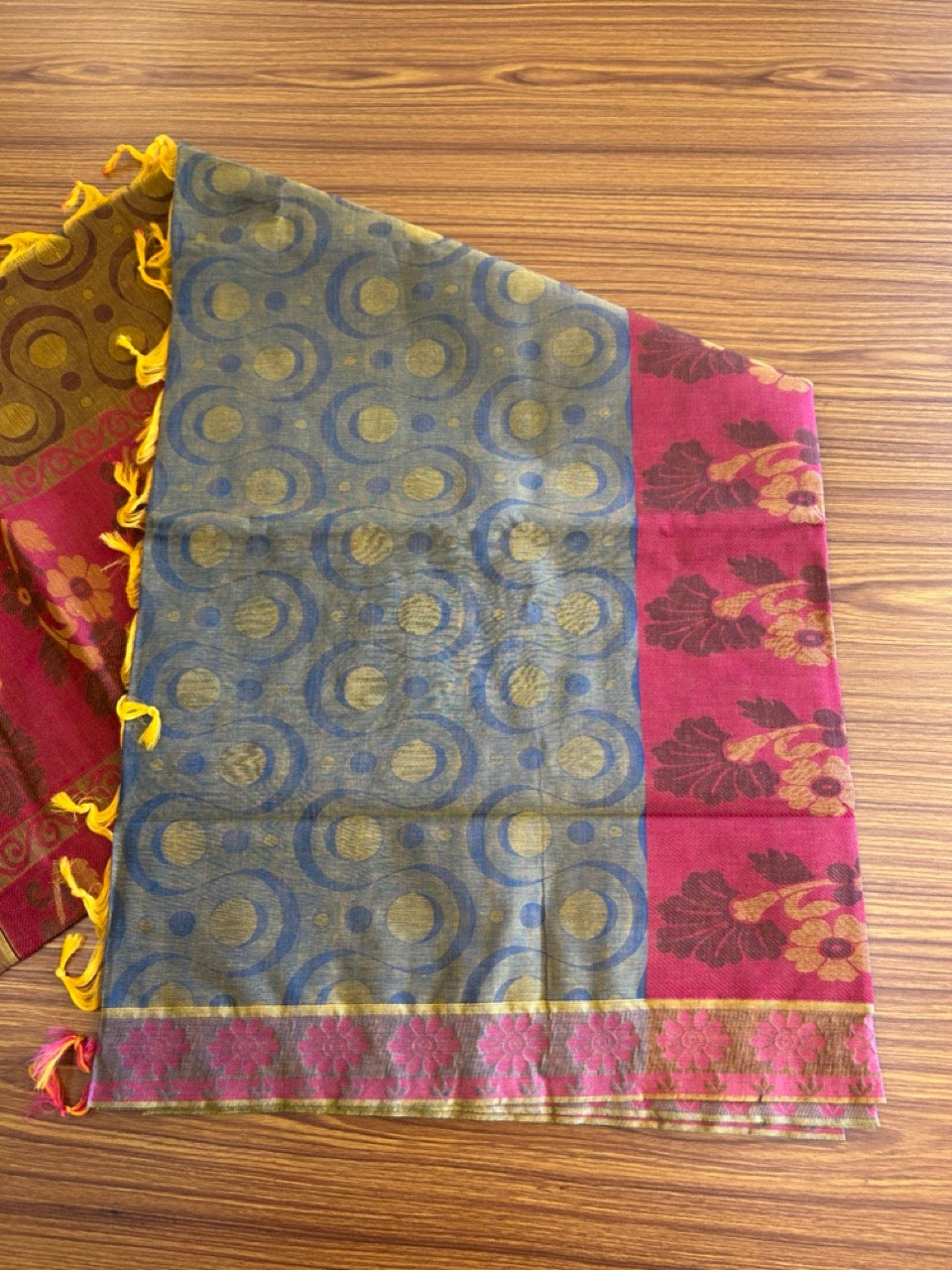 Kerala Colour Cotton Saree - Shaded Blue Yellow &  Maroon Flower Design Kara - Kaitharikada - 2KK1007RJT