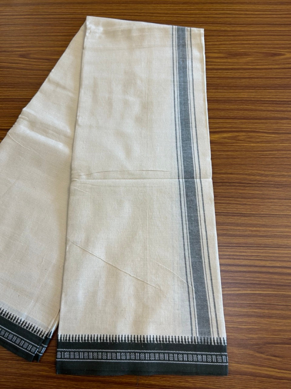 8% Discount !! Kaitharikada Pure Cotton Single Off White - (Unbleached) Kaily / Lungi - 1.5 inch  Sage Green Striped Kuppadam kara with Off White colour body (2 meter /4 muzham)- 1KK8005AS