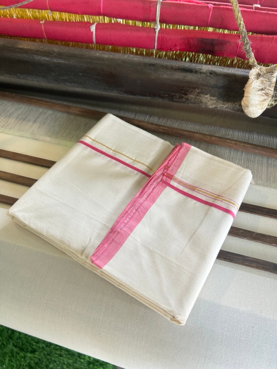 SIGNATURE KAITHARIKADA EXCLUSIVE SINGLE DHOTI - 100% Cotton Balaramapuram HANDLOOM Single Mundu/Dhoti - Off White - (Unbleached) 0.25 Inch Pink & KASAVU Chutty Kara- 2KK5010KAI