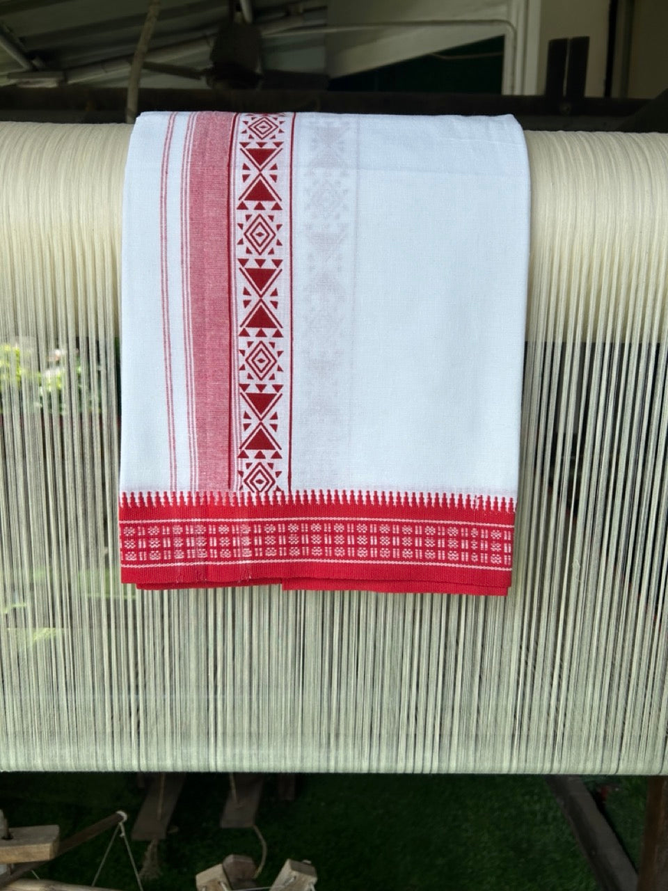 12% Discount!!! Kaitharikada Pure Cotton Single PURE WHITE Kaily / Lungi -  3.25 inch Deep Red Striped Printed Kuppadam kara with White colour body (2 meter / 4 muzham) - 1KK8006AS