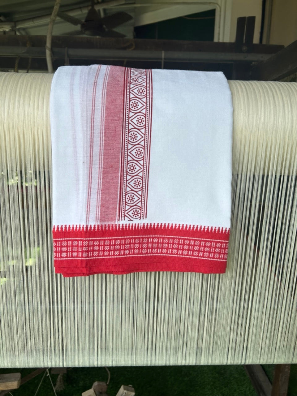 12% Discount!!! Kaitharikada Pure Cotton Single PURE WHITE - Kaily / Lungi - 3.25 inch Light Red Striped Printed Kuppadam kara with White colour body (2 meter / 4 muzham) - 15KK8006AS