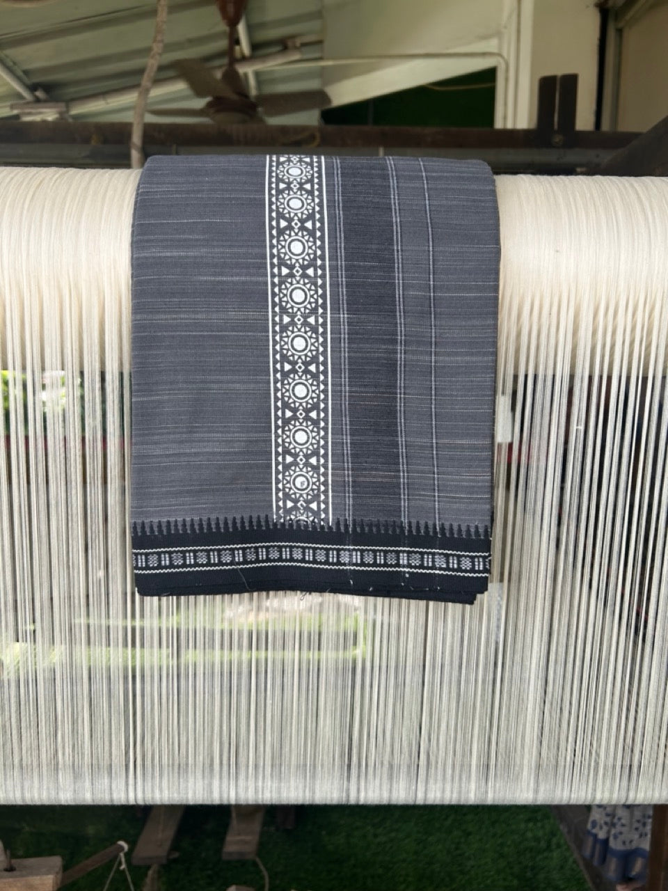 12% Discount!!! Kaitharikada Pure Cotton - Single Kaily / Lungi -  4 inch printed kara with White+Black &  Ash Black colour body Kuppadam Border (2 metre / 4 muzham) - 16KK8007AS