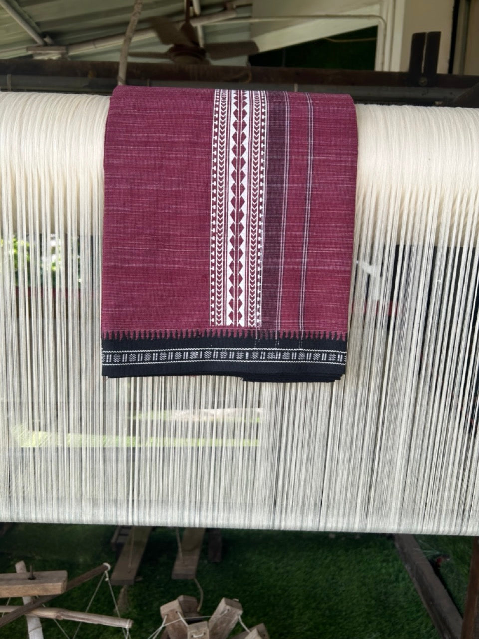 12% Discount!!! Kaitharikada Pure Cotton - Single Kaily / Lungi -  4 inch printed kara with White+Black & Grape Wine colour body Kuppadam Border (2 metre / 4 muzham) - 14KK8007AS